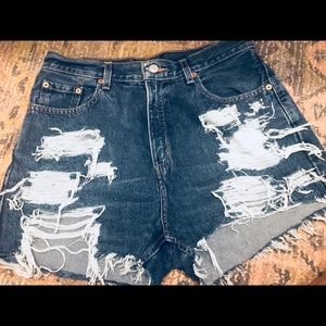 Levi’s shorts.